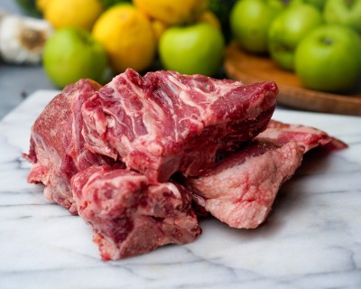 Свинина на кости охлаждённая 1 кг - купить в Малиновке Второй